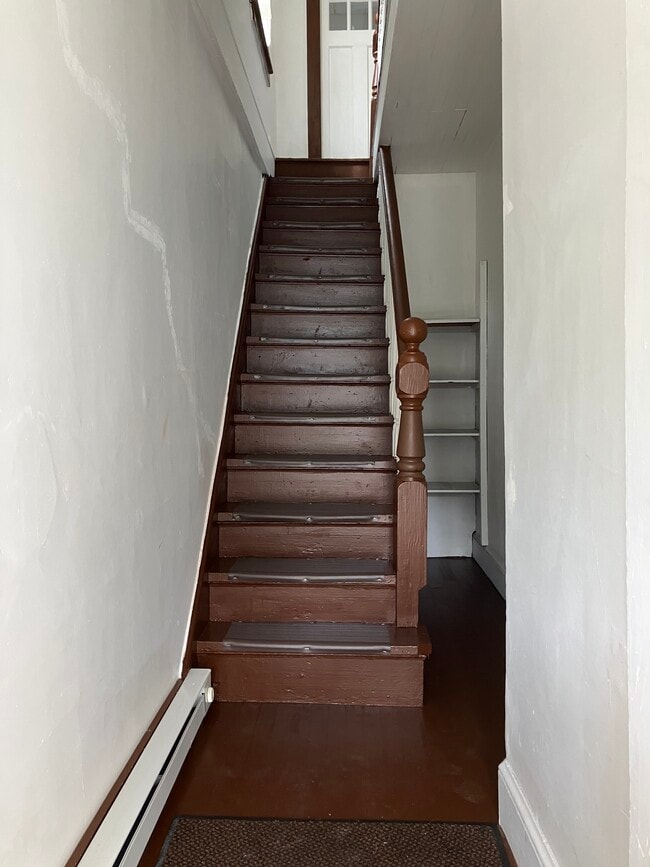 Private stair and storage - 1025 Willow St