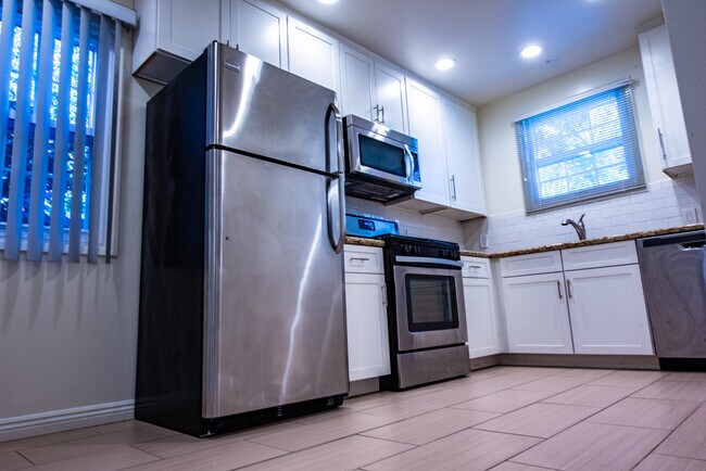 Kitchen - 8746 Reading Ave