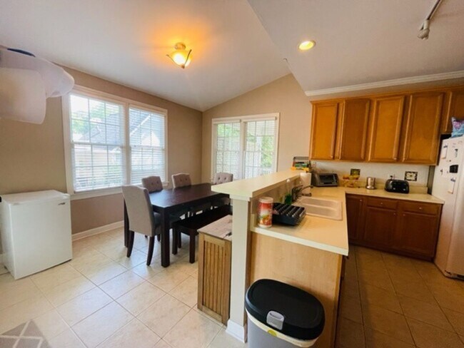 Building Photo - 205 Cameron Glen Dr