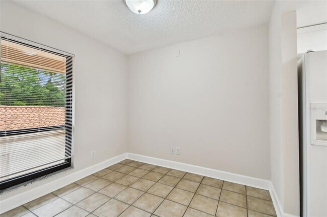 Foto del edificio - 4800 Brittany Dr S