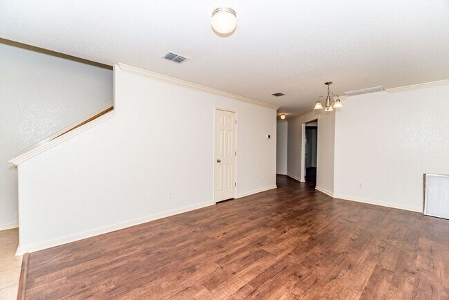 Foto del edificio - 3-BEDROOM IN ROYAL RIDGE, NORTH EAST ISD
