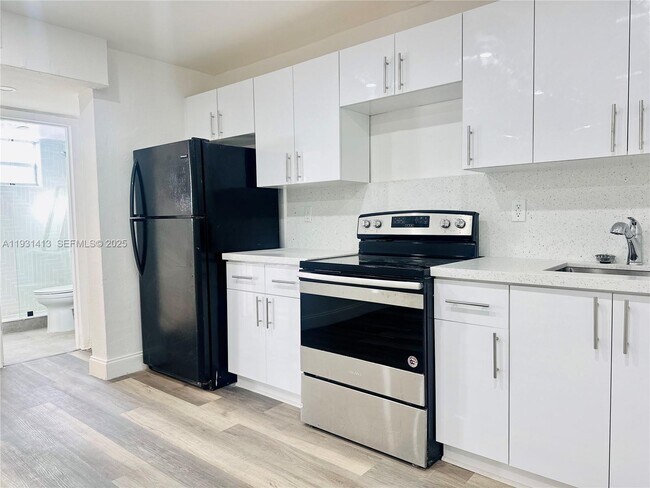 Foto del edificio - 1600 NW 7th Ct