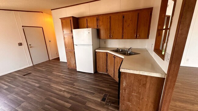 Foto del edificio - 3 bed 2 bath Mobile Home located in the he...