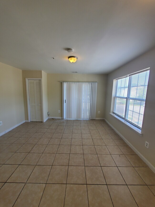 Sala de estar - 6716 Milltown Ct