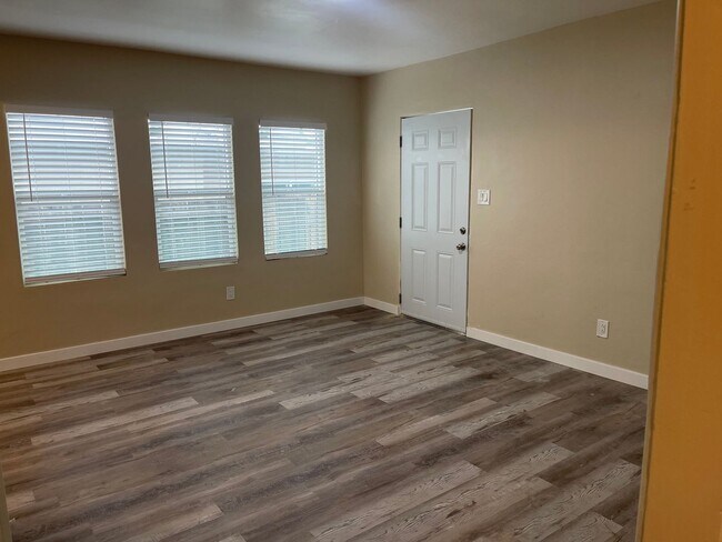 Building Photo - TOWER STREET  6930-6932 (DUPLEX)