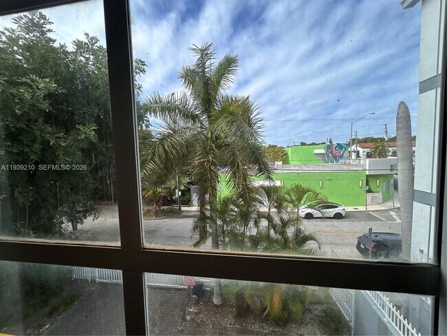 Foto del edificio - 2734 Bird Ave