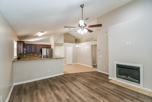 Foto del edificio - 10932 Campus Heights Ln