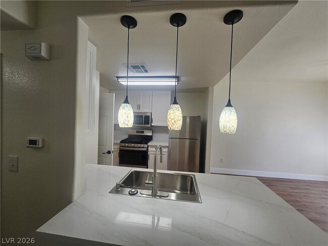 Foto del edificio - 8250 N Grand Canyon Dr