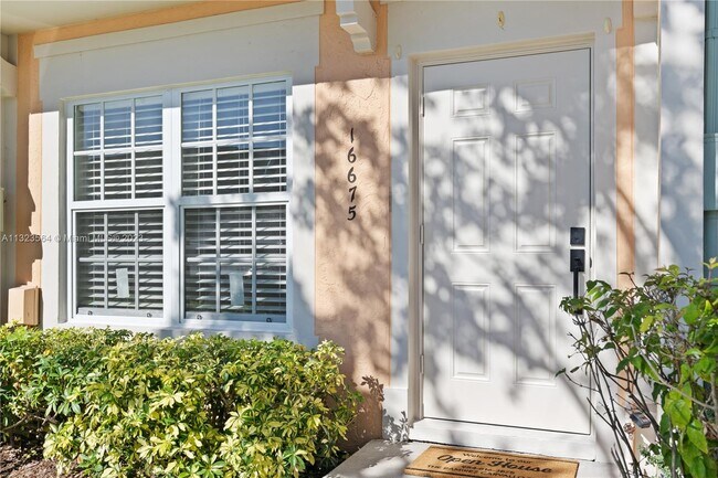 Foto del edificio - 16675 Hemingway Dr