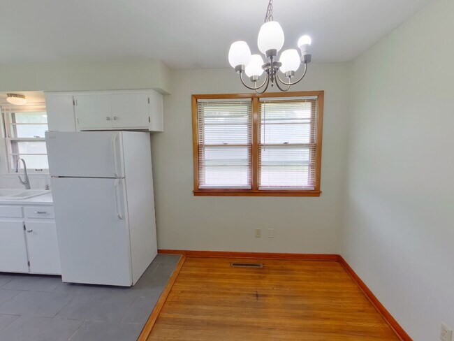 Building Photo - 3456 S Everett St