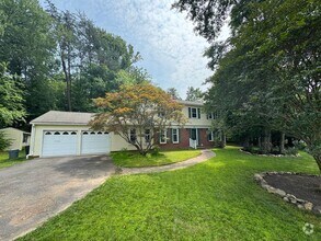 Building Photo - 2305 Rosedown Dr