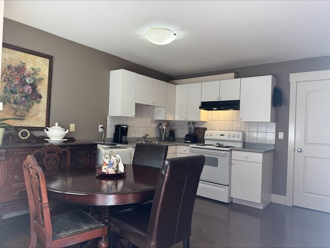 Building Photo - 8572 Thorpe St