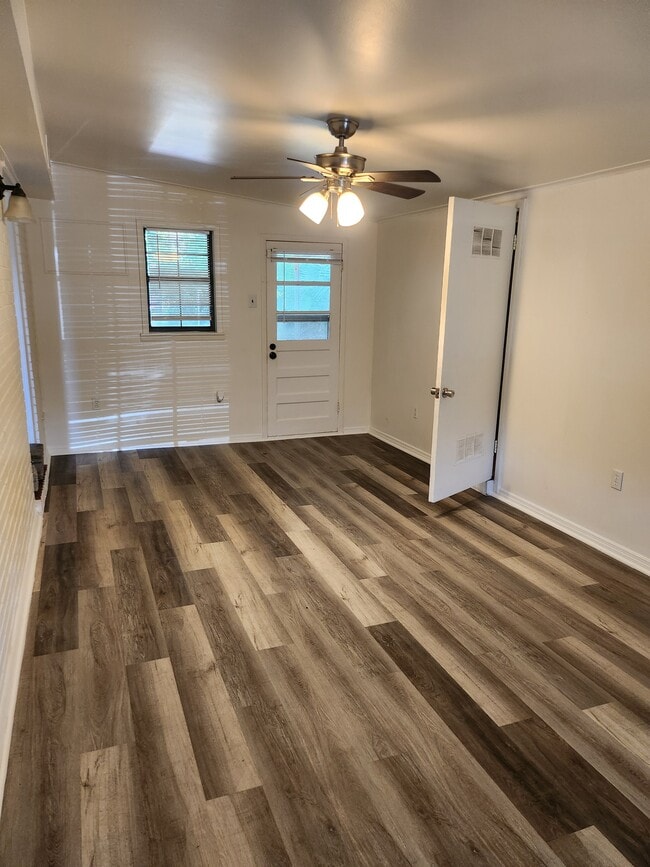 1 st living rooms - 8519 Old Montgomery Rd