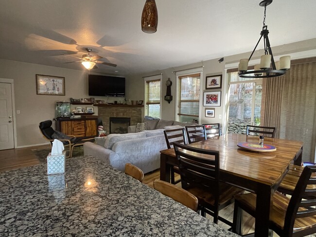 Foto del edificio - 970 Stone Ridge Ave