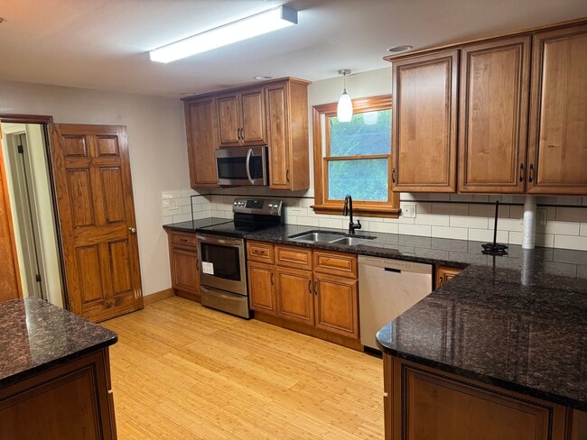 Building Photo - 5160 Snowdrift Rd