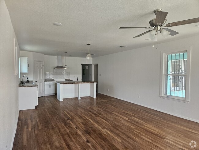 Building Photo - 923 McIlvaine