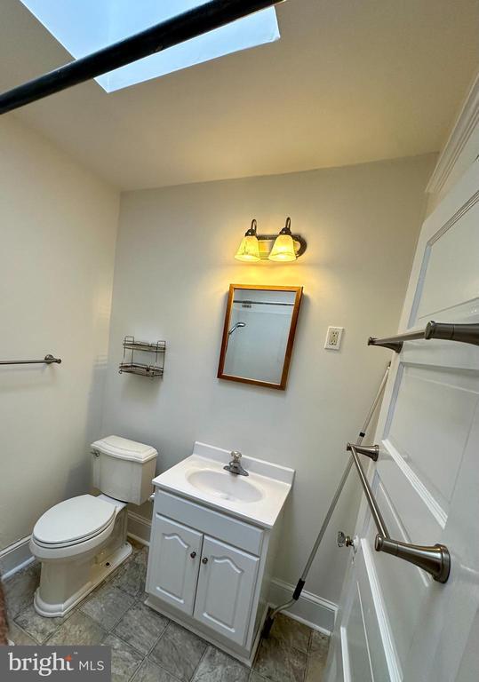 Foto del edificio - 228 N Orange St