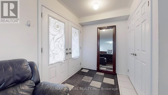 Building Photo - 7 Cornerside Way