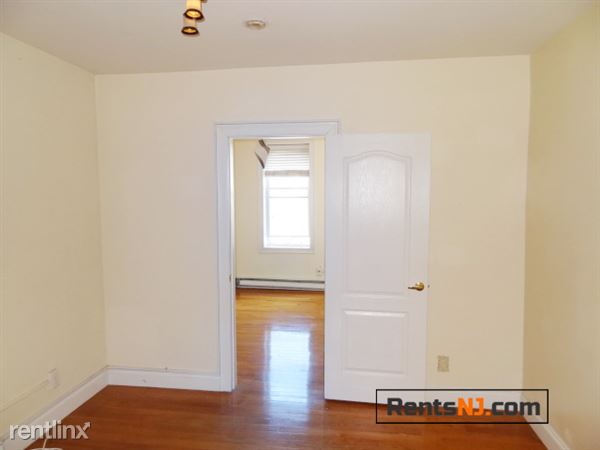 Building Photo - 305 49th St