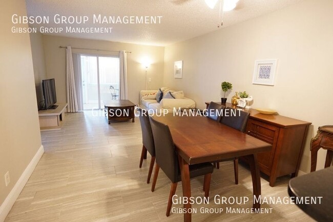 Foto del edificio - 3000 E SUNRISE LAKES Dr