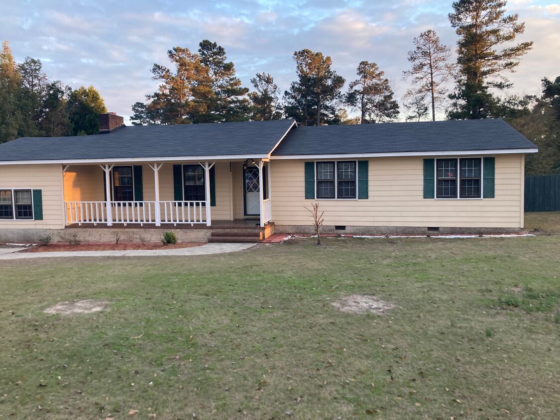 Building Photo - 3 bdrm/2 bth for Rent