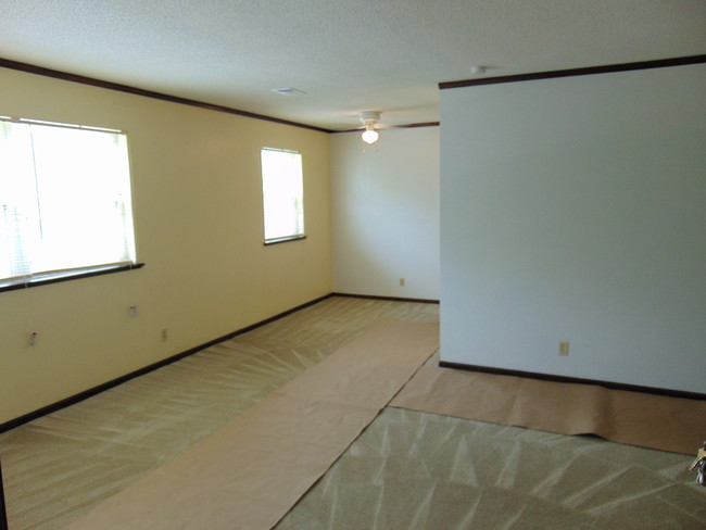 Open Living Dining Area - Savannah Apartments