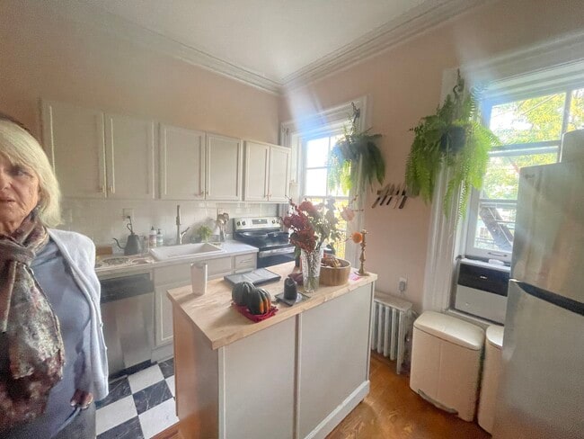 Building Photo - 241 Carlton Ave