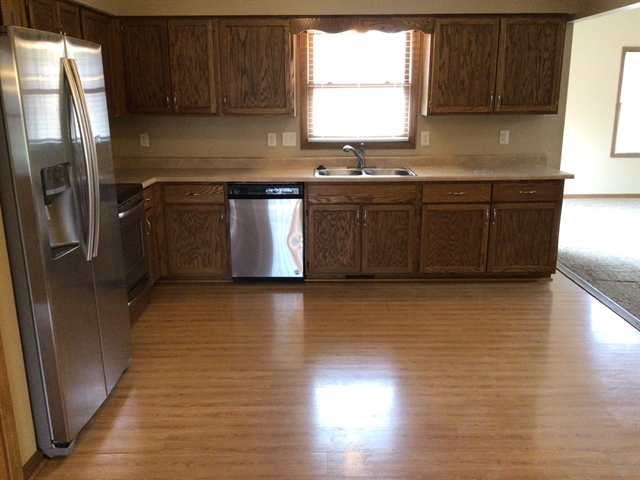 Foto del edificio - 1330 Fairway Ct