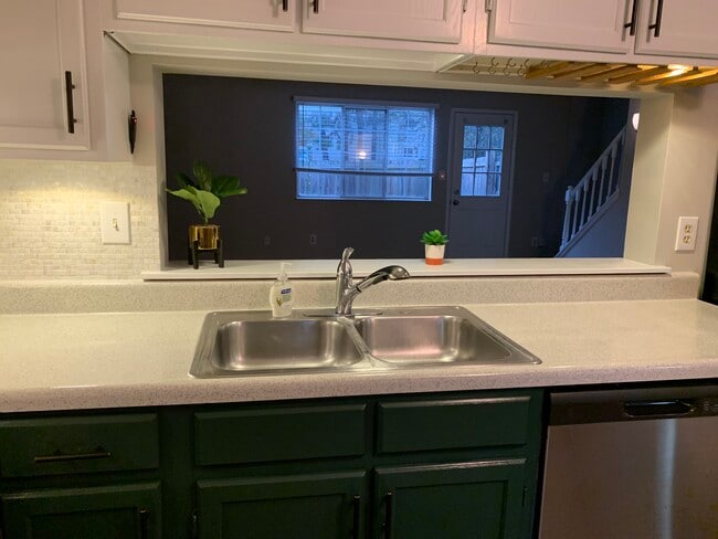 La cocina pasa al salón - 7747 Kelley Ct