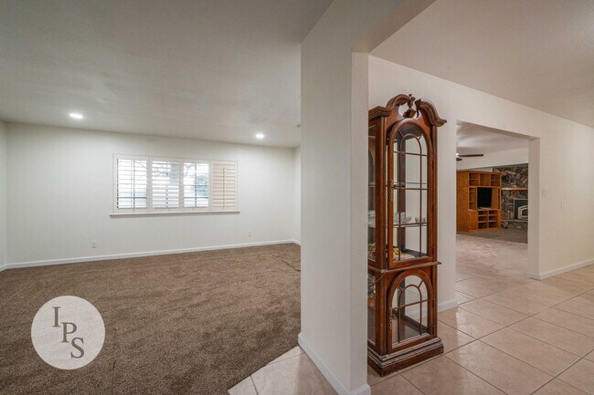 Building Photo - Westside Fresno Home with SOLAR, 4BR/3BA, ...