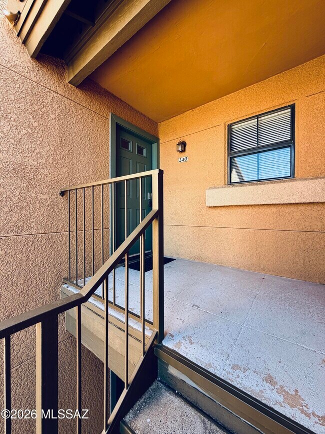 Building Photo - 6651 N Campbell Ave