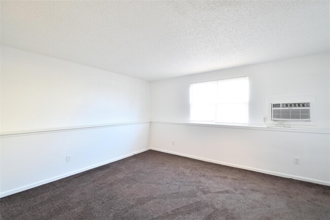 Foto del edificio - 8607 Holmes Rd