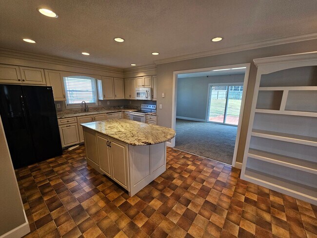 Building Photo - Lawncare provided. Fenced Back Yard. 2 Car...