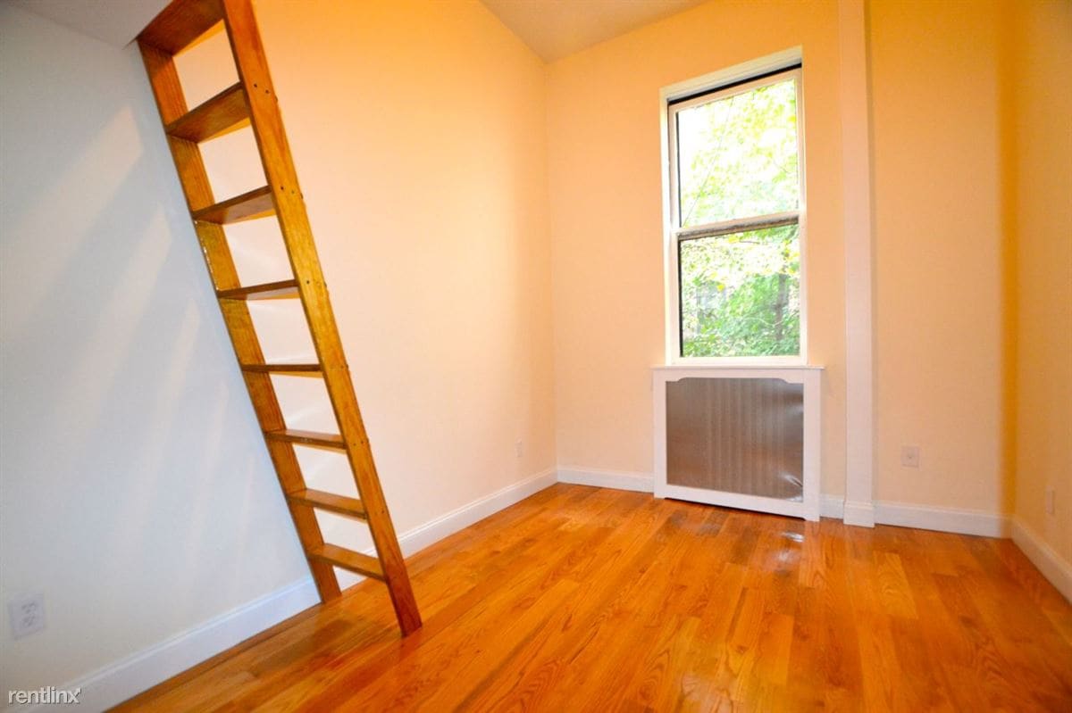 Building Photo - 116 W 74th St