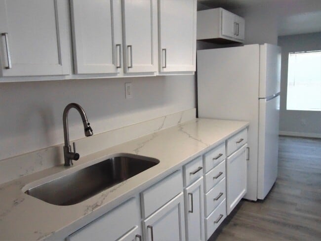 Foto del edificio - 4214 E Palifox St