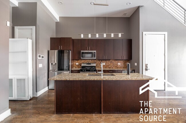 Foto del edificio - 1008 W Lake St