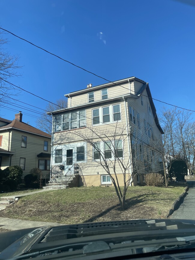 Building Photo - 133 Union Ave