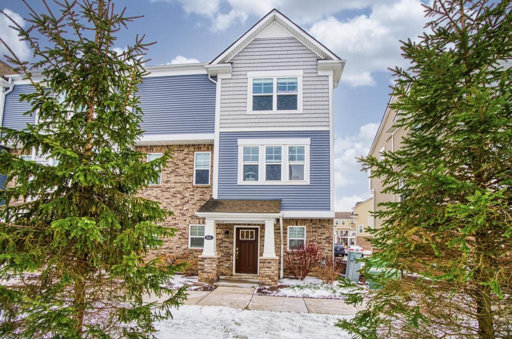 Photo - 645 Jenny Wy