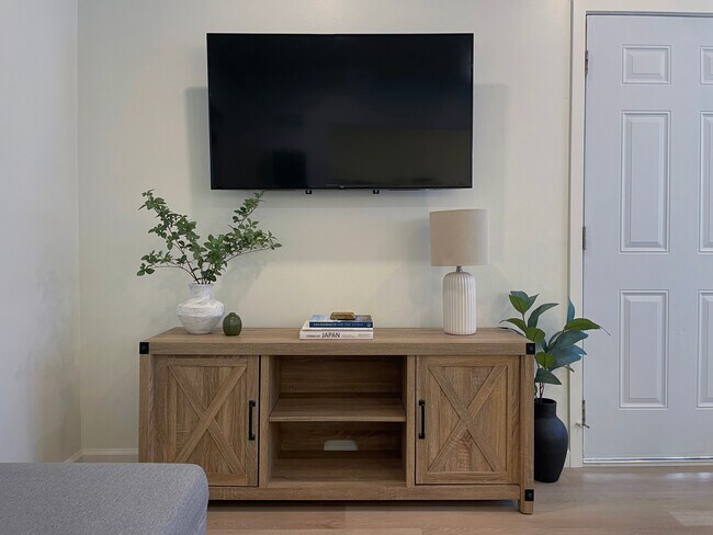 Foto del edificio - 813 W Beach Ave