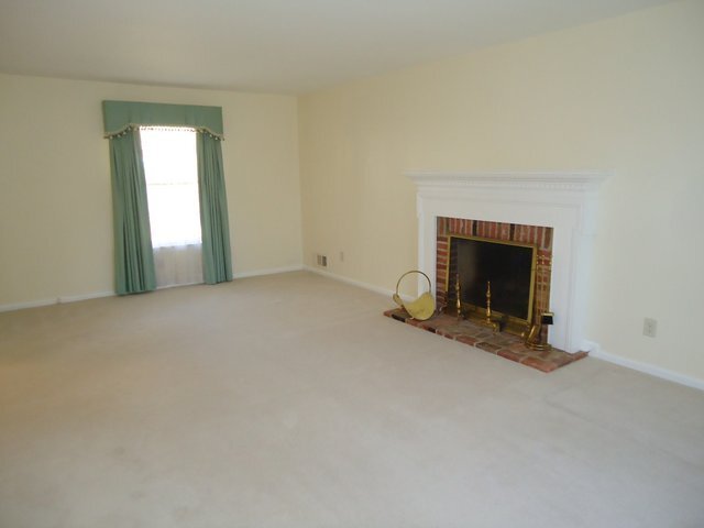 Building Photo - SPACIOUS WELL MAINTAINED COLONIAL IN KEMP ...