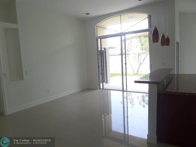 Foto del edificio - 2003 NW 178th Way
