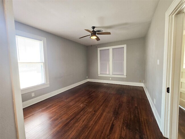 Foto del edificio - 4302 Avenue Q