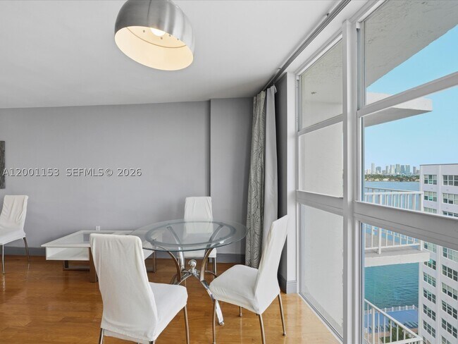 Foto del edificio - 1228 West Dr