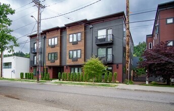 Building Photo - 6015 S Virginia Ave