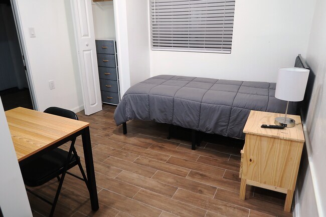 Building Photo - 6118 SW 19th St