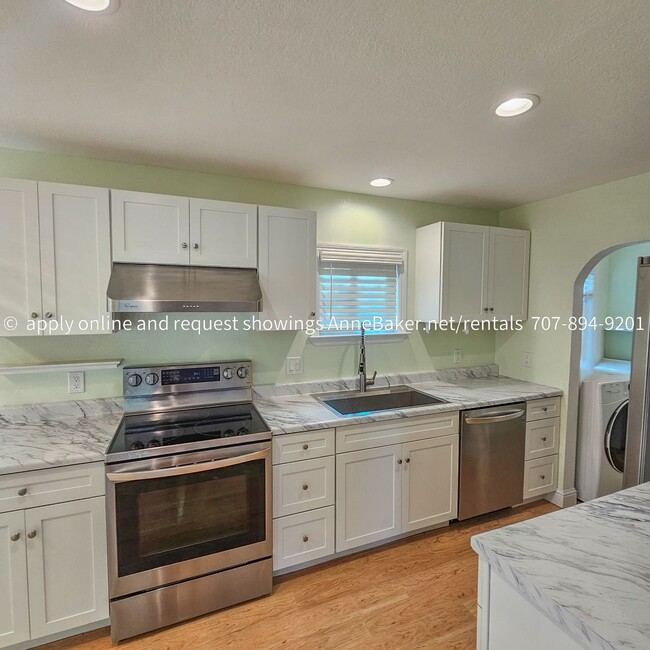 Foto del edificio - Downtown home on Corner Lot Available Now