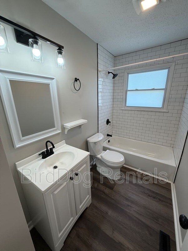 Foto del edificio - 4845 Downing Dr