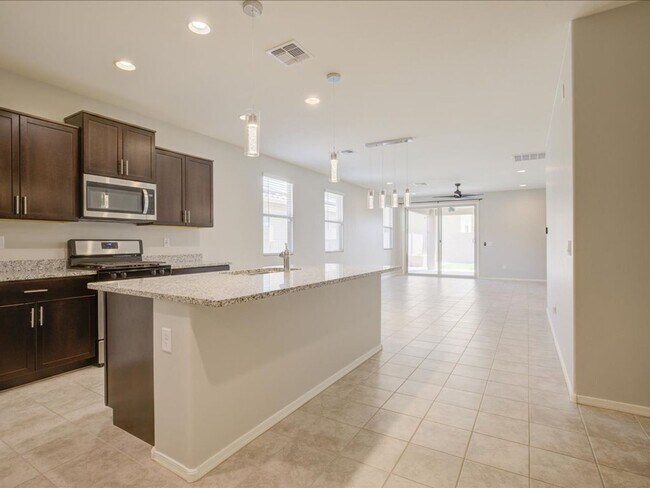 Foto del edificio - 4 Bedroom 3 Bathroom