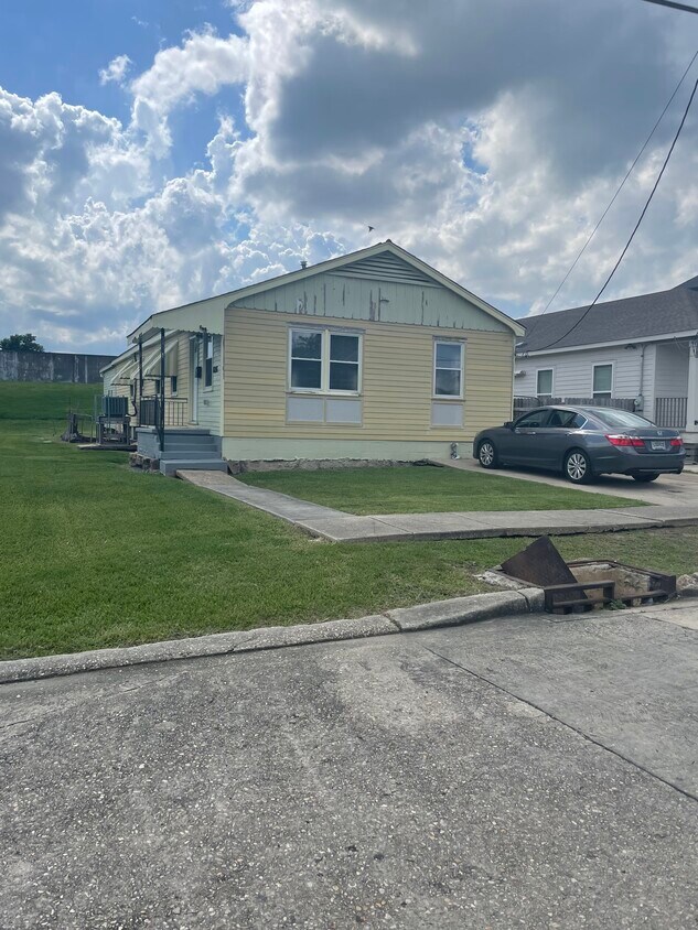 Foto principal - 6056 Warrington Dr