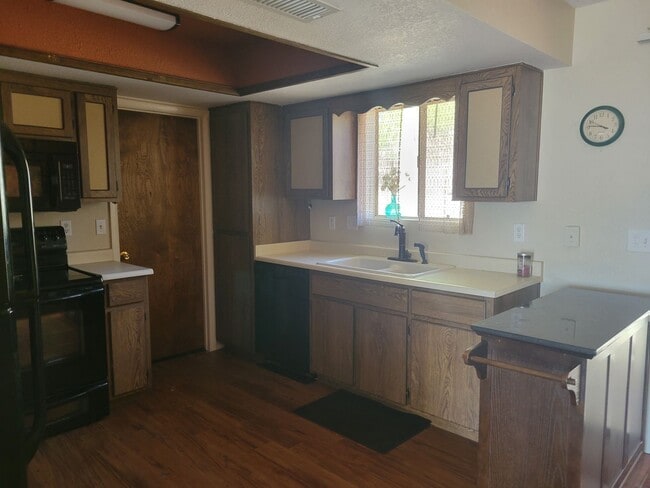 Foto del edificio - Long Term Furnished Home